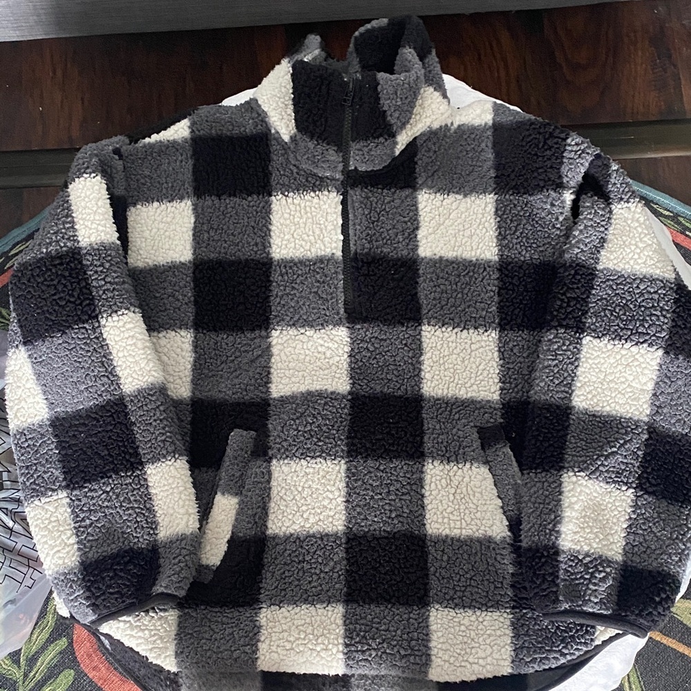 Old Navy Black and White Fleece Pullover half zipper
